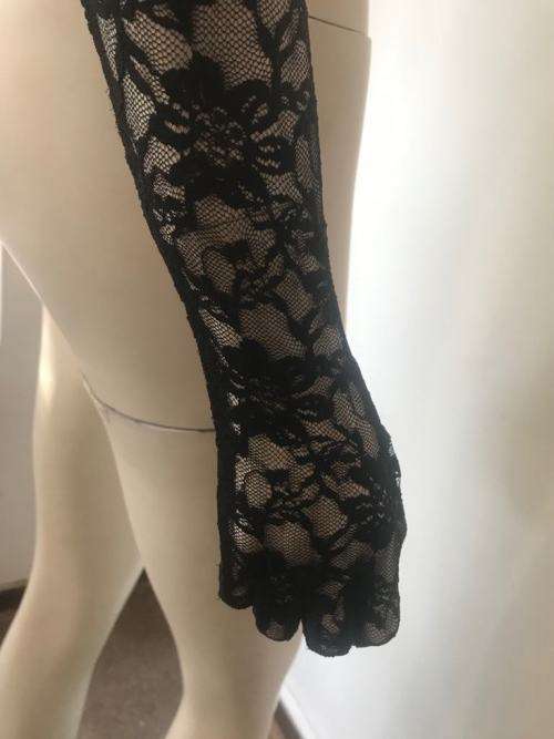 Black lace gloves (Size small)