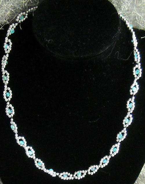 Sweet daisychain necklace - 52 cm long
