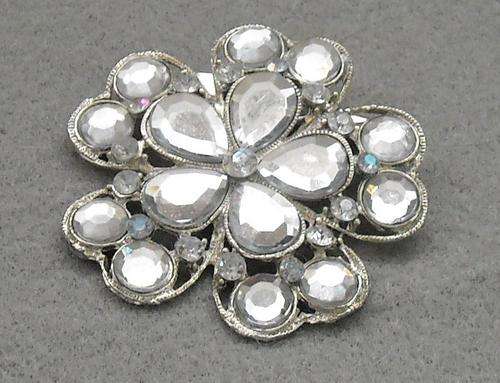 LOVELY BROOCH FOR YOUR COAT/JACKET - be chic this winter!