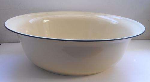 GRAN'S BIG OL' ENAMEL BASIN (IN REALLY GOOD CONDITION) - see pics