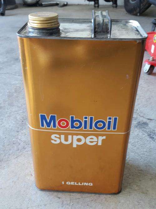 Vintage Mobil Oil Can