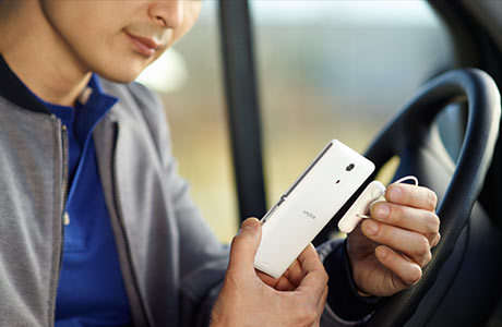 BLUETOOTH  STEREO HEADSET(WHITE AND BLACK COLOURS