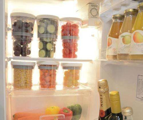 THE ADJUSTABLE CONTAINER