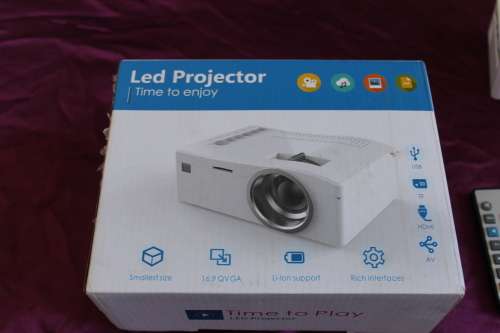 HD LED Multimedia Projector & Home Theater Cinema & Remote