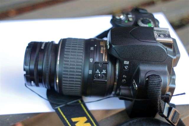Nikon D40 SLR plus 18 to 55 Nikon dx lens battery & Charger plus sb400 speedlight all good condition