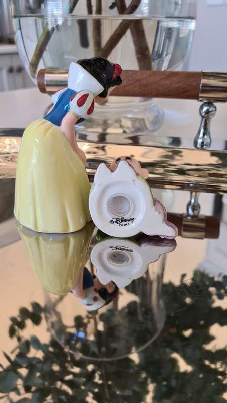 Snow white snd Dopey shakers