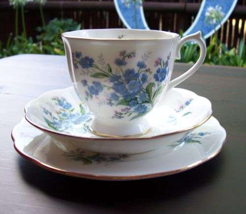 Royal Albert ^ Forget-Me-Not ^ trio