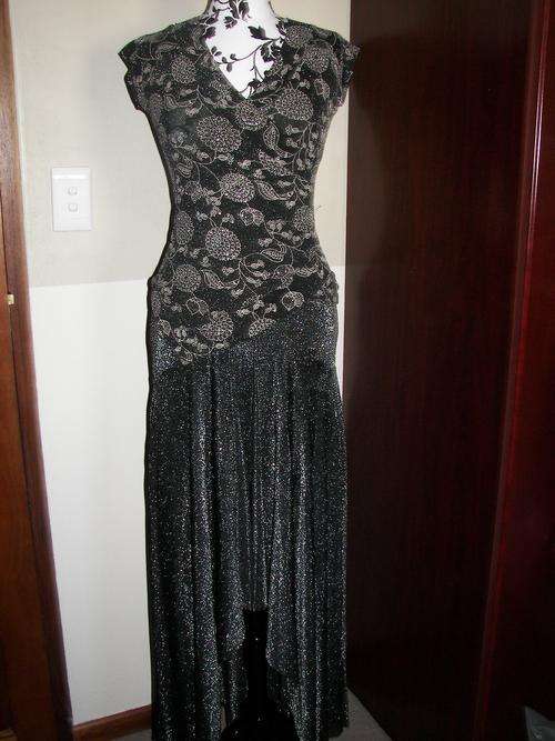 VINTAGE GLITZY BLACK/GOLD EMBOSSED TOP AND GOLD SKIRT EVENING/DANCE DRESS/OUTFIT 32/34/36(VARIABLE)