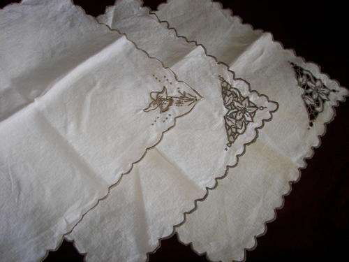 VINTAGE HANKIES/SERVIETTES EXC CONDITION X 3 (?MADEIRA)