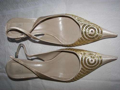 BRAND NEW DESIGNER IMPORTED BRAZILIAN SATIN/SEQUINED MED HEEL POINTY SHOES SIZE 6 or 7(WERNER)