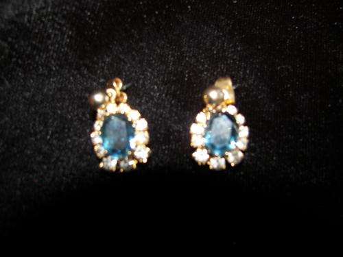 SALE!!!VINTAGE STYLE IMITATION SAPPHIRE AND DIAMANTE PIERCED STUD EARINGS