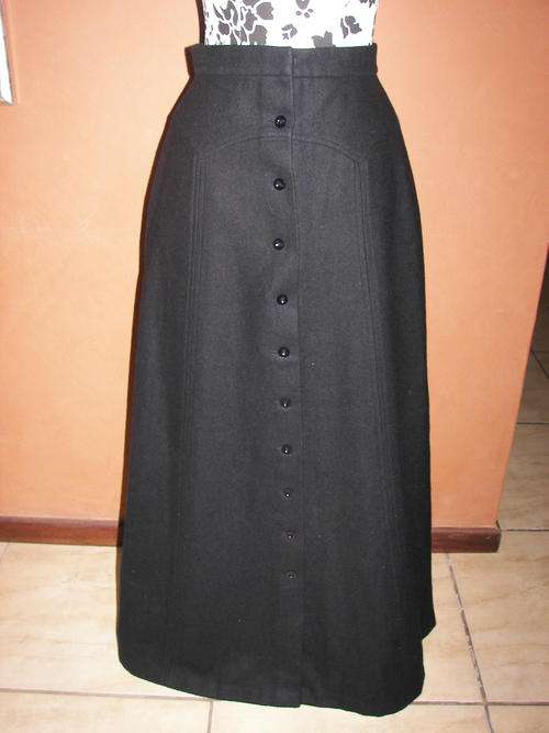 VINTAGE BLACK PURE WOOL HEAVY VERY LONG FORMAL SKIRT SIZE 36/CLASSIC