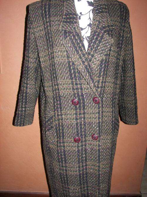 PURE WOOL TWEEDY LOOK- EUROPEAN LABEL" SEGAL" LINED WINTER COAT SIZE 36