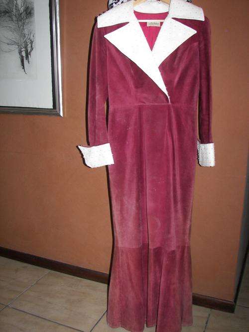 VINTAGE GENUINE LEATHER MAROON AND WHITE SEQUINED LONG FORMAL LINED DRESS SIZE 36