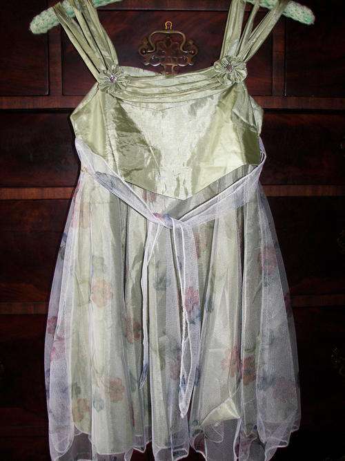 LIGHT GREEN FLORAL NET AND SATIN SILKY PARTY DRESS SIZE 5-6YRS(NEVER WORN)