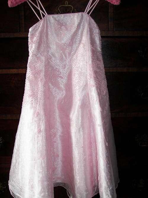 GIRLS PINK AND BEADED TYPE SILKY AND ORGANZA PARTY DRESS SIZE 5-6YRS