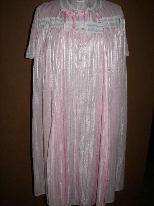VINTAGE PINK LACE AND  POLYESTER NIGHTDRESS/NIGHTIE WITH MATCHING GOWN SIZE 32 (SMALL)