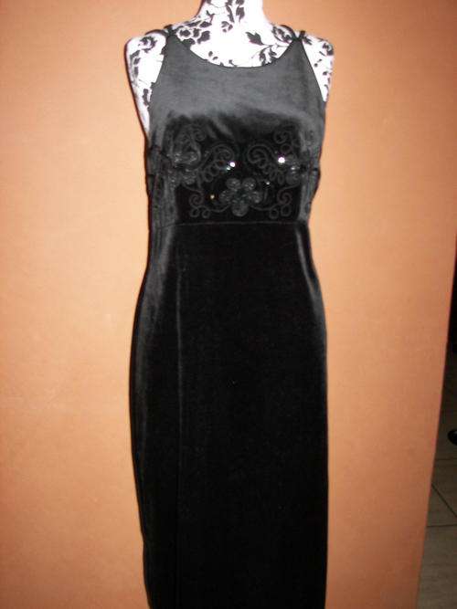 VINTAGE BLACK VELVET EMBROIDERED SEQUINED LONG EVENING DRESS SIZE 16-18(FOSCHINI)