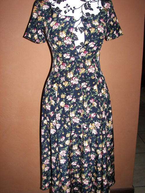VINTAGE FLORAL POLYSILK DRESS SIZE 32 WOOLWORTHS