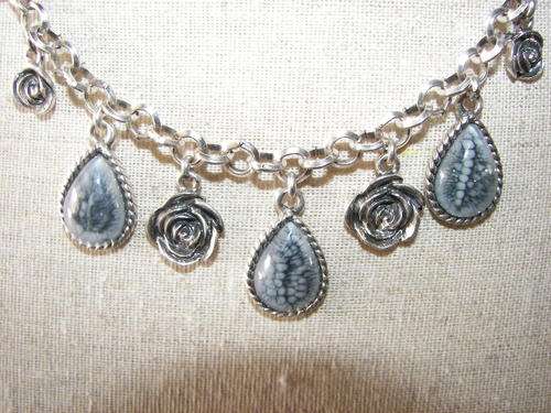 VINTAGE STYLE SILVER TONE NECKLACE