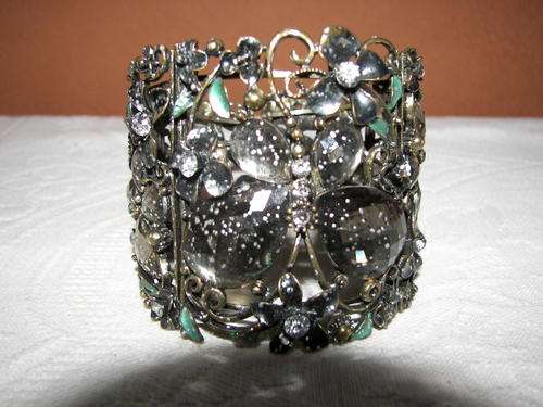 VINTAGE WIDE DETAILED ENAMEL GLASS STONES HINGED BRACELET