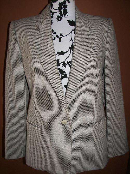 REDUCED SALE!!VINTAGE PURE WOOL PINSTRIPE BLACK AND WHITE LINED JACKET SIZE 34