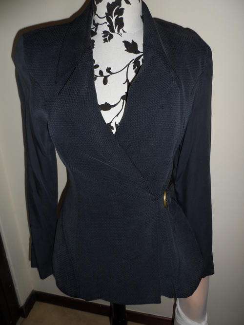 Sale!SILK JACKET AND SHORT SKIRT DESIGNER "YASHIMOTO" SUIT SIZE 32