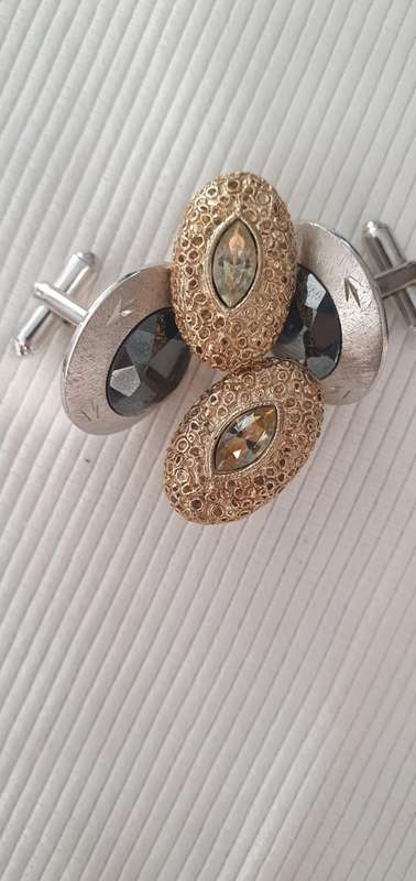 2 Pairs of vintage Men`s cufflinks mint condition
