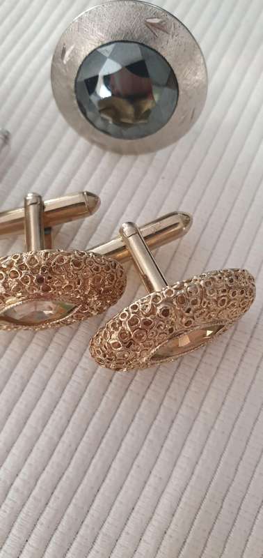 2 Pairs of vintage Men`s cufflinks mint condition