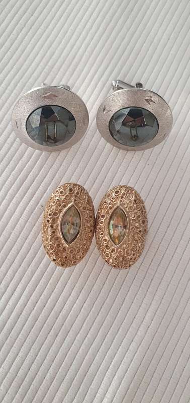 2 Pairs of vintage Men`s cufflinks mint condition
