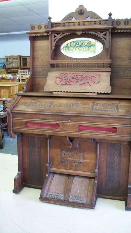 Organ with pedals & stool Bell Organ & piano co. Guelph Canada