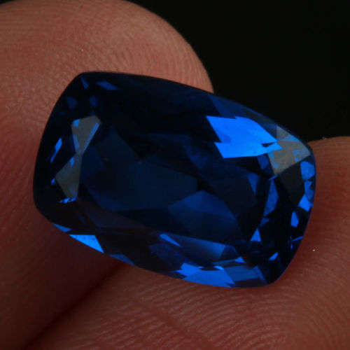 8.170 CT, STUNNING VVS NATURAL TANZANITE, CUSHION CUT, VIOLET BLUE COLOR