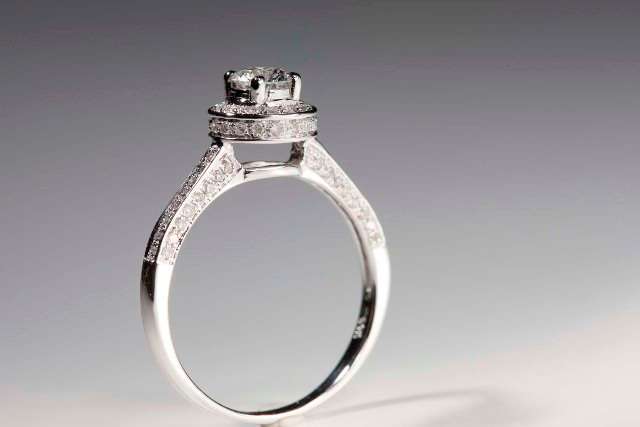 NO RESERVE - 1.02ct DIAMOND ENGAGEMENT RING [2.098g] WHITE GOLD **R35,766**