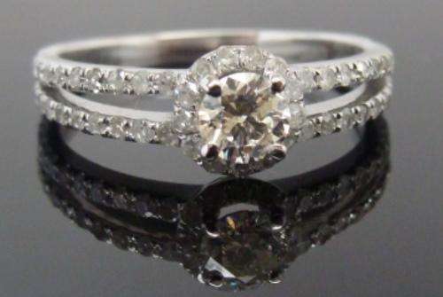 NO RESERVE - 1.01ct DIAMOND ENGAGEMENT RING SET IN WHITE GOLD **R35,699**