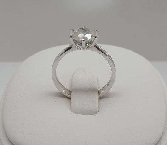 1.47ct DIAMOND - FLOWER DESIGN SOLITAIRE ENGAGEMENT RING IN WHITE GOLD ** R48,999 **