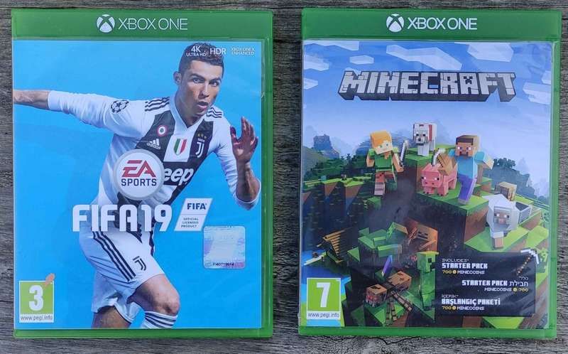 Xbox one S 1TB + Controller and 2 Games
