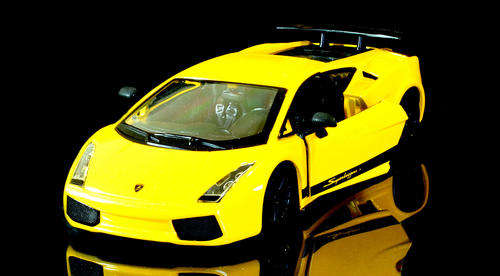 DIE CAST METAL CAR, SCALE 1/24 GALLARDO SUPERLEGGERA