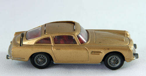 DIE CAST CORGI JAMES BOND GOLD FINGER ASTON MARTIN DB5
