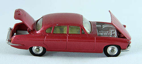 CORGI TOYS 238 JAGUAR X SALOON
