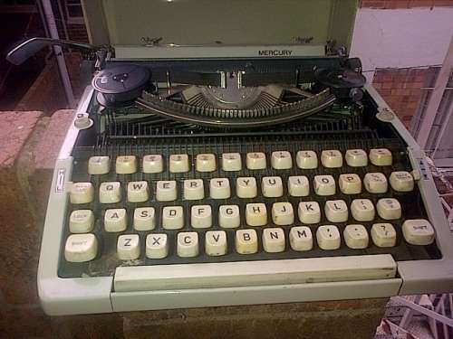 MERCURY PORTABLE TYPEWRITER