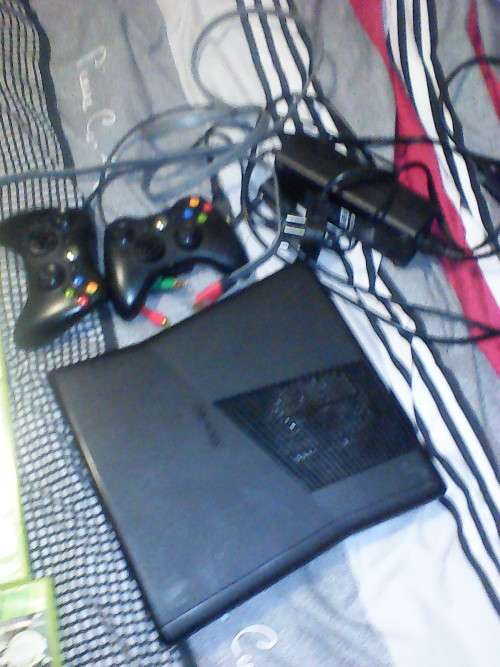 XBOX 360 SLIM CONSOLE PACKAGE