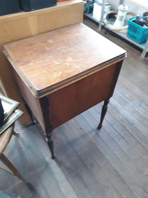 LOVELY ANTIQUE SINGER MACHINE WITH CABINET