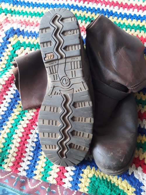 SIZE 11 PAIR BOOTS LEATHER