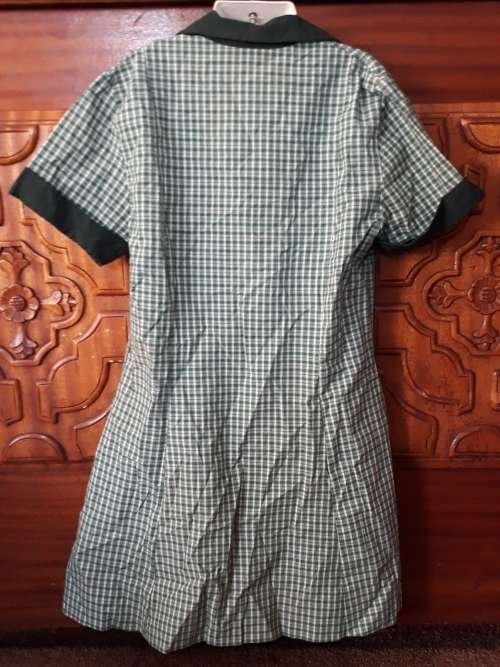 GIRLS GREEN & WHITE SCHOOL DRESS - JASMINE'S CLOTHING - SIZE 12