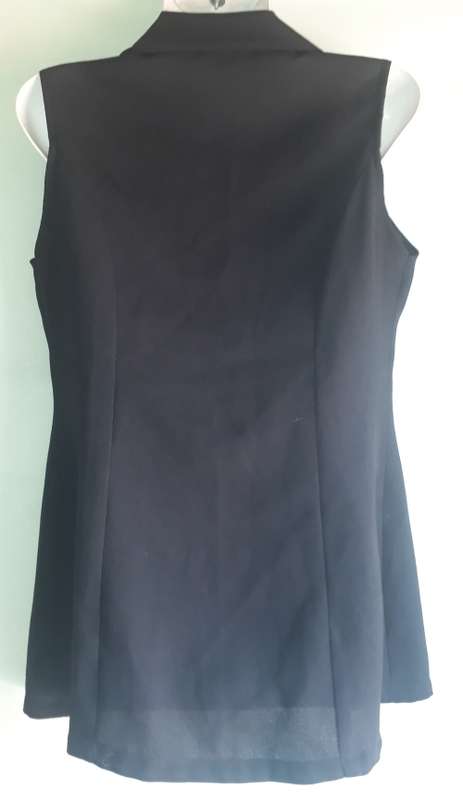 LADIES BLACK BLOUSE - NO MAKE OR SIZE BUT LOOKS LIKE L OR XL