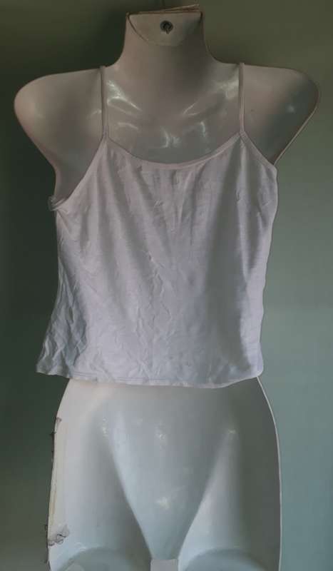 LADIES WHITE SPAGHETTI TOP - NO NAME - LOOKS LIKE A SMALL SIZE