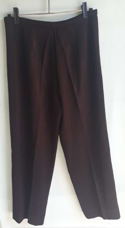 SPECIAL!! LADIES BROWN PANTS - NO NAME OR SIZE BUT LOOKS LIKE A SMALL TO MED SIZE