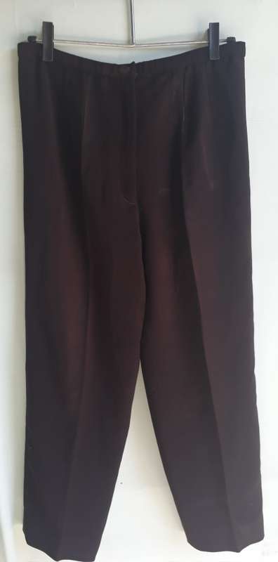 SPECIAL!! LADIES BROWN PANTS - NO NAME OR SIZE BUT LOOKS LIKE A SMALL TO MED SIZE