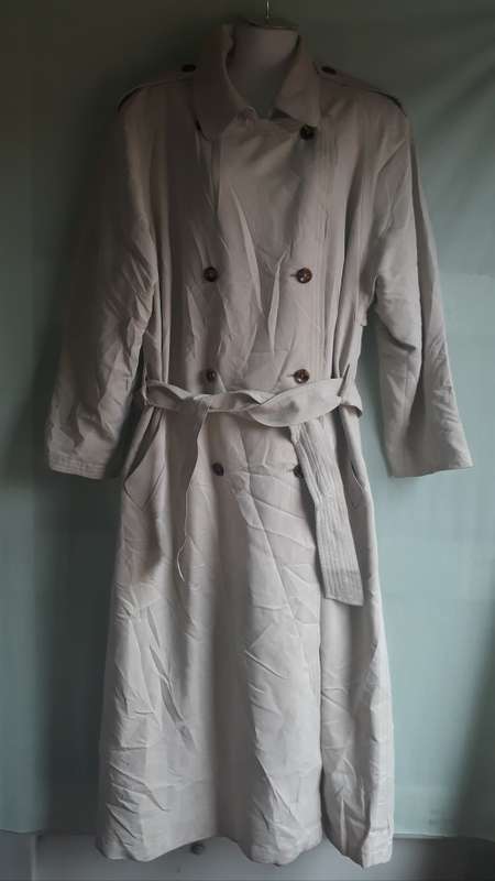 LADIES LONG CREAM/BEIGE COAT - ERICH FEND - SIZE 14 USA
