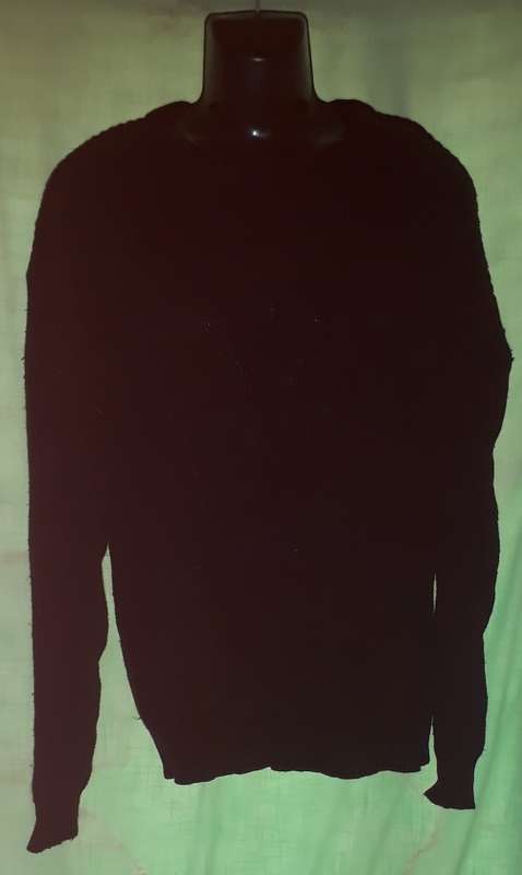 MENS BLACK JERSEY - MAKE: NO MAKE - SIZE : NO SIZE BUT LOOKS L TO XL